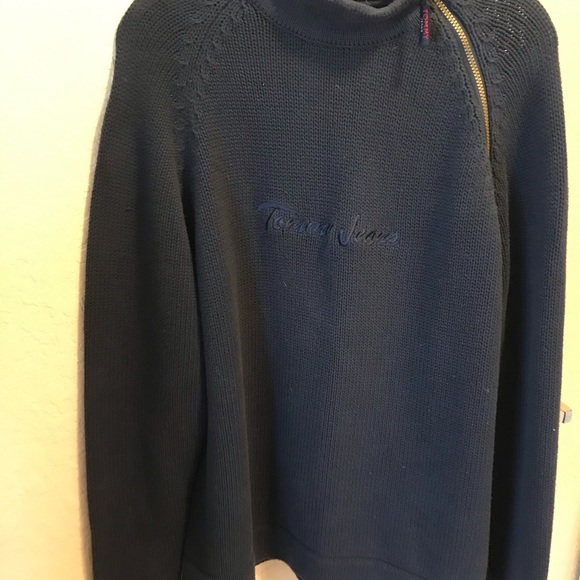 Tommy Hilfiger sweater - Picture 2 of 3